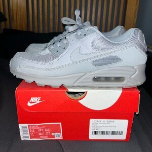 Nile Air Max 90 Triple Grey size 9.5